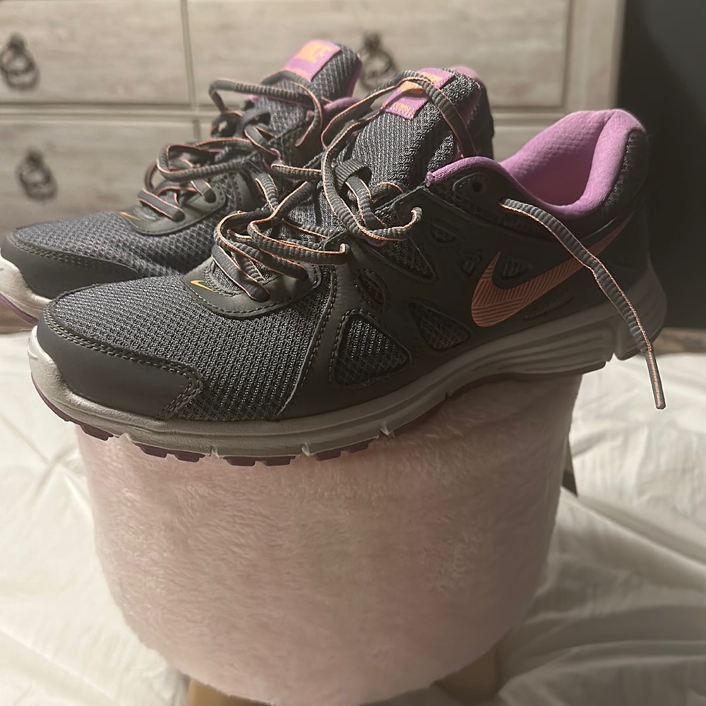 Women’s Nike Revolution Shoes - Road Running 🏃‍♀️